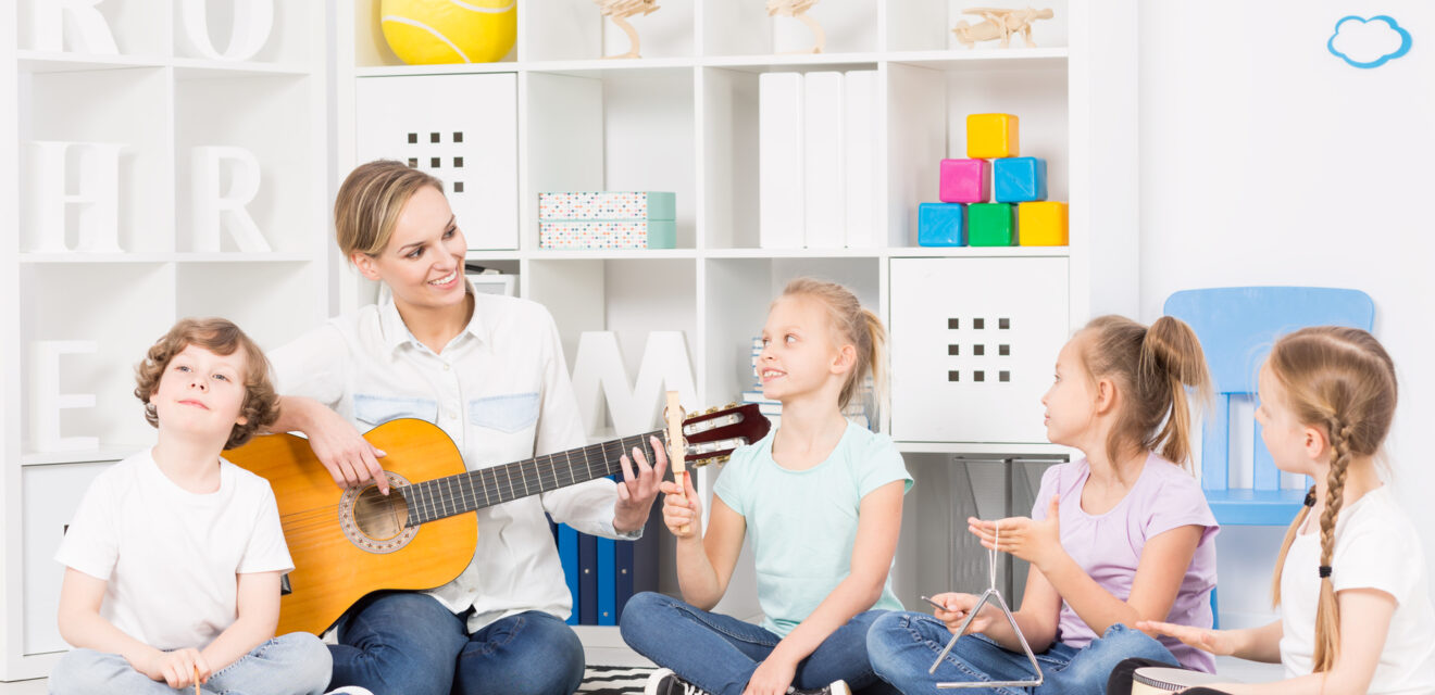 I benefici dell’apprendimento musicale nei bambini: quali sono e perché ogni bambino dovrebbe imparare a suonare uno strumento